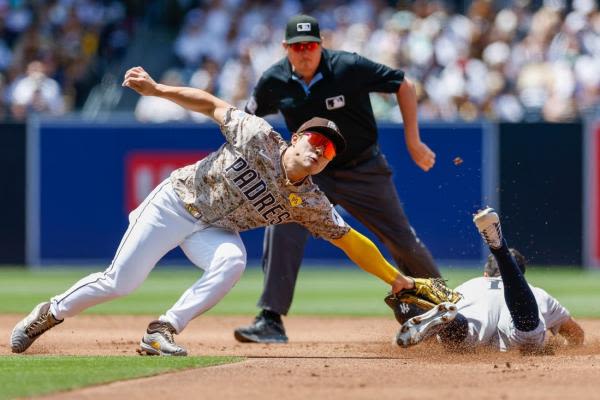 Padres post 4-run 6th, cool off Yanks to avoid sweep