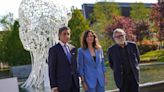 Teléfonica celebra su centenario con una escultura de Jaume Plensa