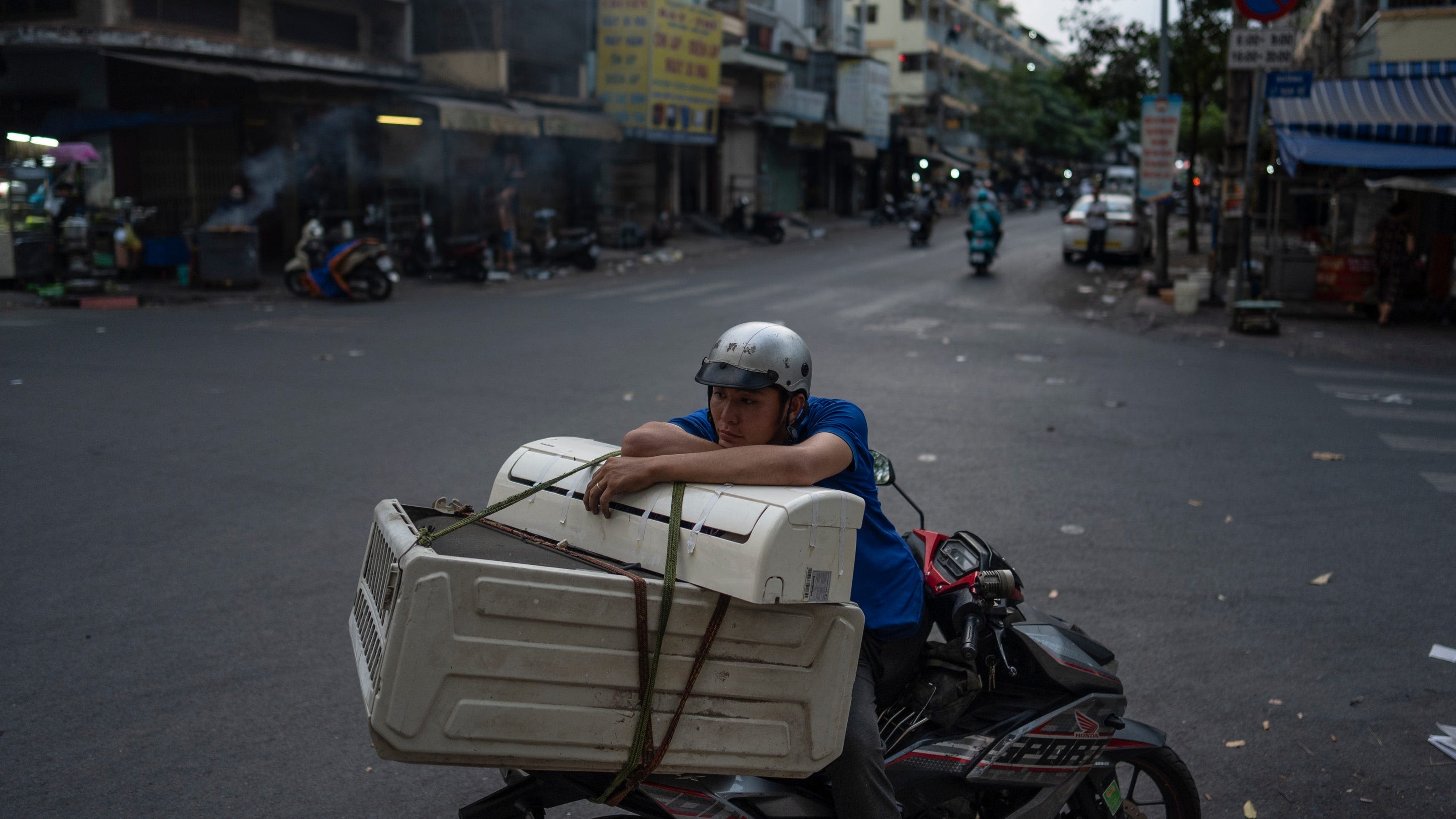 At this sprawling Vietnam market, workers recycle E-waste