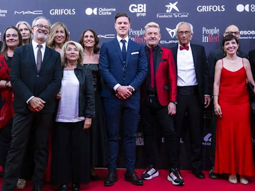 Ter Stegen, Marc Bartra, Dulceida, Serrat y Rozalen, en la 'Gala People in Red'