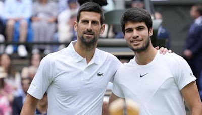 Alcaraz gana a Djokovic la primera batalla de la final de Wimbledon