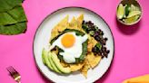 How to make chilaquiles for breakfast, lunch or dinner, in Vallarta and Oaxaca style