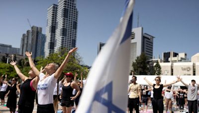 Amid war, hundreds join Yoga Day celebrations in Israel