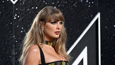 2024 MTV VMAs: Taylor Swift hits the carpet in edgy plaid dress