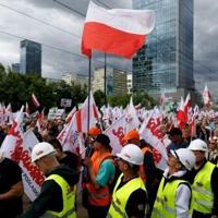 Polish farmers protest 'harmful' EU environmental rules