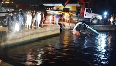 7 jóvenes muertos al caer su camioneta en río de Coatzacoalcos, Veracruz