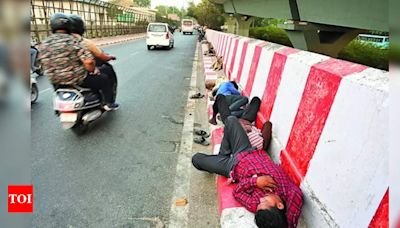 Struggle of Homeless People in Delhi's Summer Heat | Delhi News - Times of India