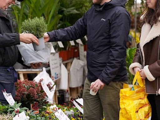 UK consumer confidence strikes highest level since Dec 2021