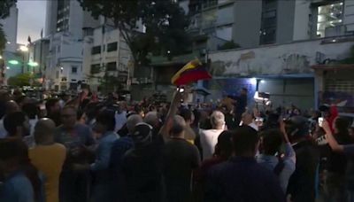 Manifestantes provocan el caos en las calles de Venezuela tras las elecciones