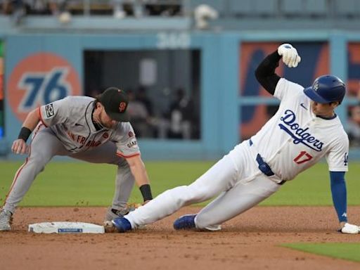 Teoscar Hernandez drives in every run of Dodgers' win over Giants