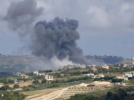 Israel bombardea "infraestructuras terroristas" de Hezbolá tras un lanzamiento de proyectiles desde Líbano