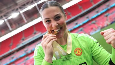 England's Earps joins PSG from Man Utd