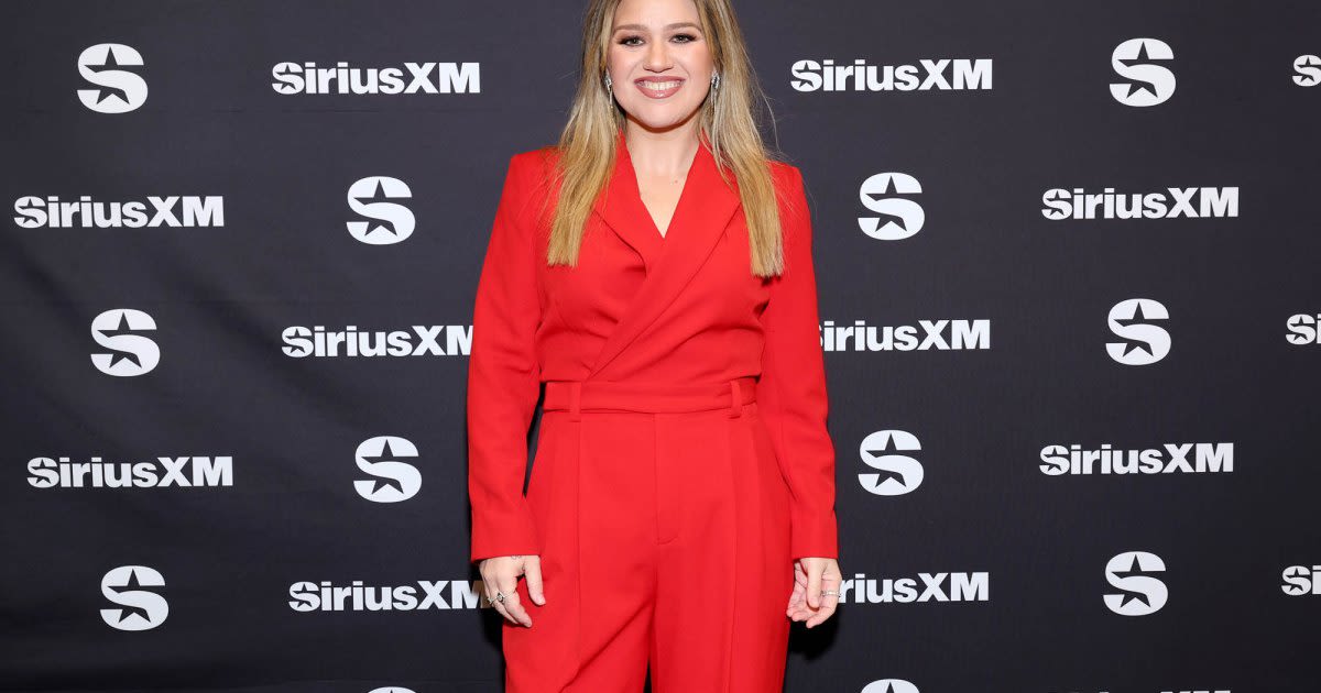 Kelly Clarkson Is Taking Medicine for Weight Loss, But Not Ozempic