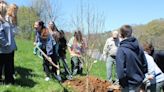 Marion Middle School students help town celebrate Arbor Day, Earth Day