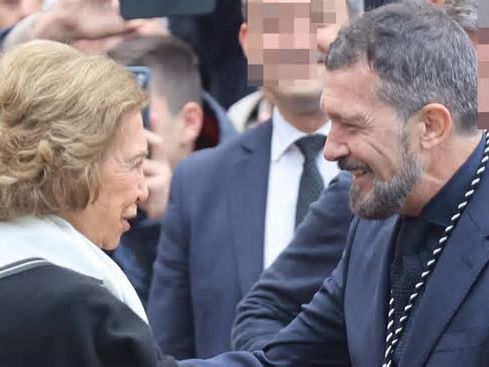 La animada conversación entre la reina Sofía y Antonio Banderas en la Semana Santa de Málaga