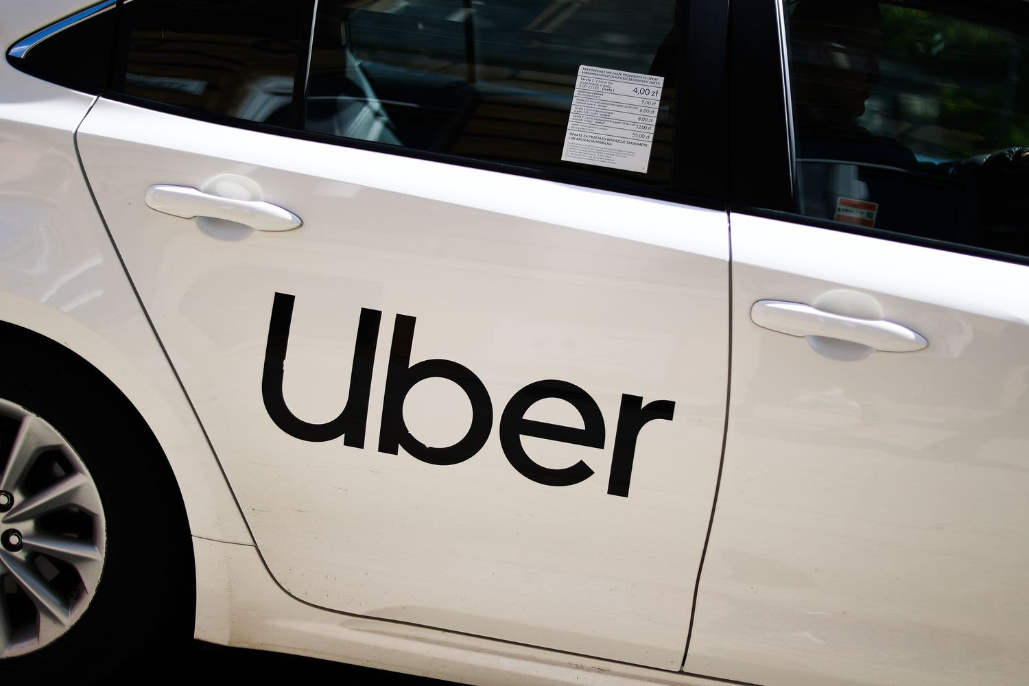 Uber Sinks as Gross Bookings Miss Estimates, Investment Charges Drive Net Loss