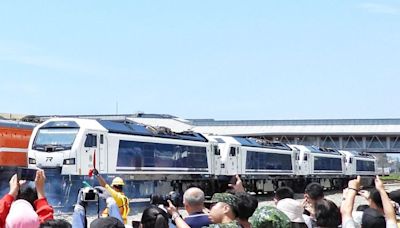 台鐵全新R200型柴電機車花蓮首航 吸上千鐵路迷搶拍｜壹蘋新聞網