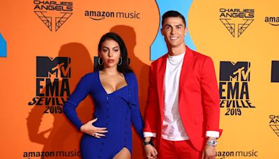 Cristiano Ronaldo y Georgina Rodríguez hacen explotar las redes al mostrar sus figuras en bañador - El Diario NY