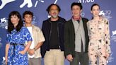 Iñárritu y su "familia" en "Bardo", primer desfile hispano en la 79ª Mostra