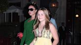 Harper Beckham, a sus 11 años, la mejor modelo de los vestidos que diseña su madre