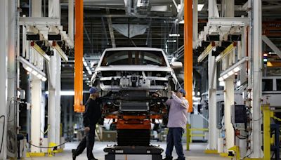 Commercial aircraft, motor vehicles lift US factory orders