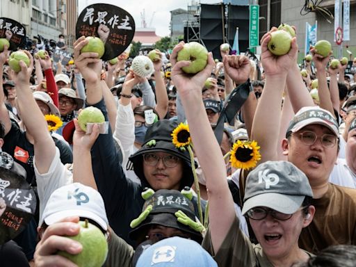 Hundreds protest Taiwan's ruling party on eve of inauguration