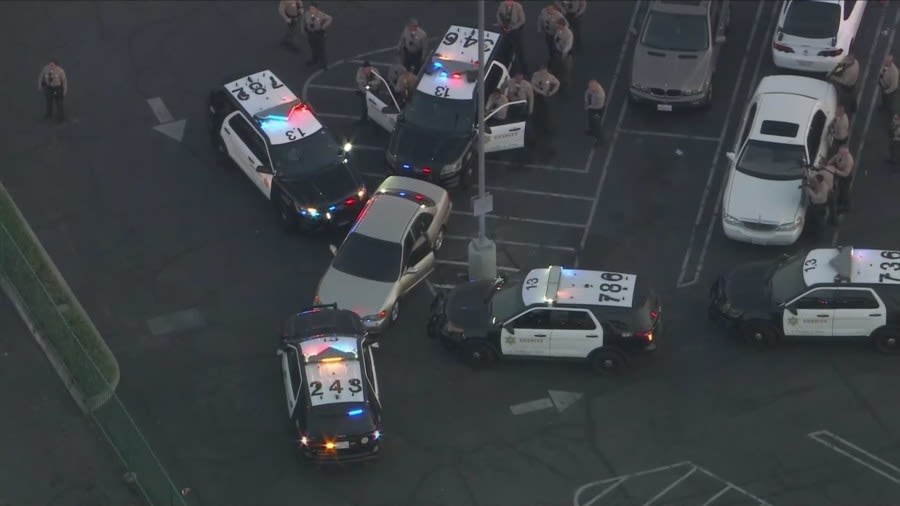 Pursuit suspects arrested after standing off with deputies in Compton
