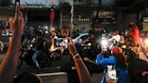 Altercados entre chavistas y opositores en centros electorales empañan la jornada