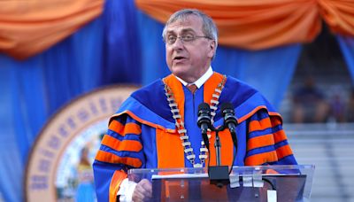 UF board of trustees votes unanimously to appoint Kent Fuchs interim president