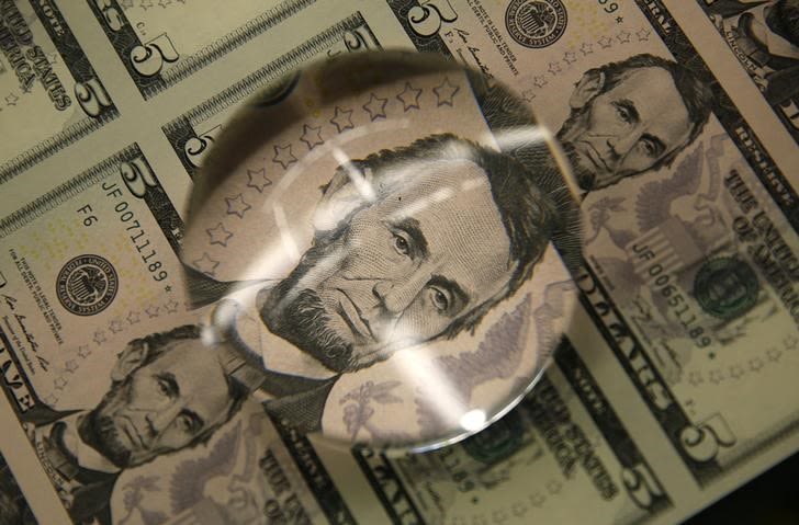 Dollar pushes higher; Fed speakers in focus By Investing.com
