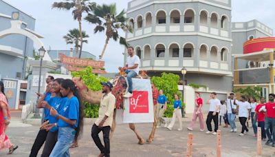 Beach parade marks new academic season at Alliance Francaise