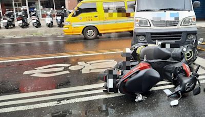 小貨車沒拉手剎車滑行到馬路 撞2機車、2騎士受傷