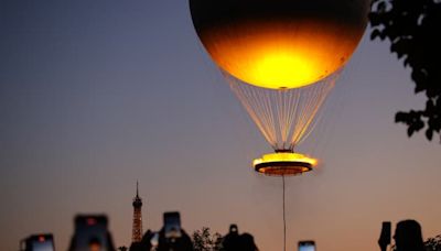 "C'est un symbole des JO": faut-il conserver la vasque olympique aux Tuileries?