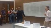 Video: en una clase de la UBA escenificaron cómo sería la universidad pública en un eventual gobierno de Milei