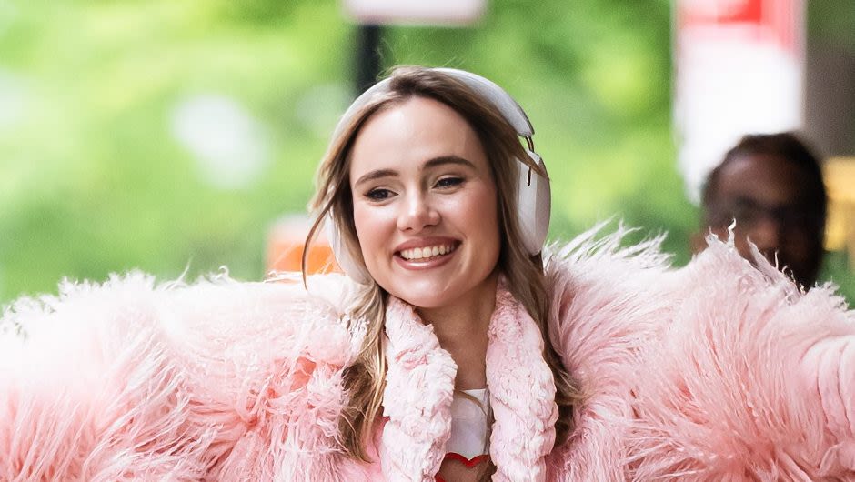 Suki Waterhouse Is a Ball of Bubblegum in This Fur Coat