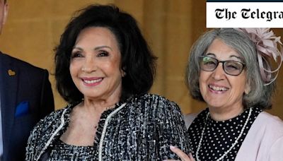 Shirley Bassey shows off ageless style as she picks up honour alongside daughter