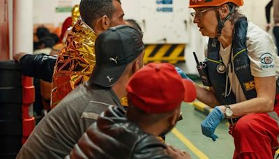 ONG Sea-Eye rescata a 52 migrantes en una barca precaria y abarrotada en el Mediterráneo