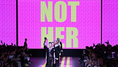 Dior sorprende con un desfile feminista, Saint Laurent vuelve a las raíces