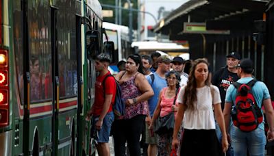 Cómo operan los colectivos, trenes y subtes este feriado por el 9 de julio