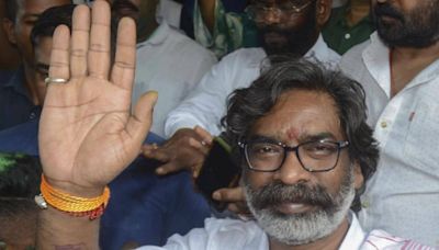 Hemant Soren walks out of jail