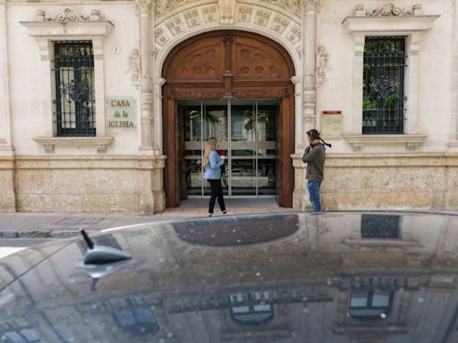 Excomulgan en España a diez monjas en conflicto con el Vaticano