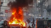 Barbarie en las calles de Nápoles: hinchas de Eintracht Frankfurt incendiaron autos y se enfrentaron con la policía