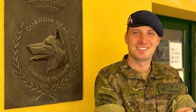 El doble orgullo del teniente gijonés que portará la bandera de la Guardia Real en el desfile: 'Es un honor como asturiano'