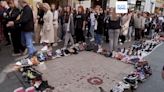 Sarajevo recuerda su asedio con una pasarela de miles de zapatos