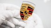 Porsche廠徽金色小盾牌由來？ 保時捷70年歷史演進一次看個夠