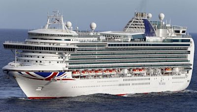 Hundreds sick with norovirus, say cruise passengers