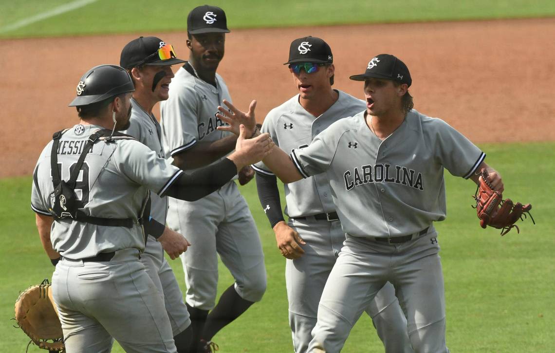 South Carolina making moves in Hoover, takes down 2-seed Arkansas at SEC Tournament
