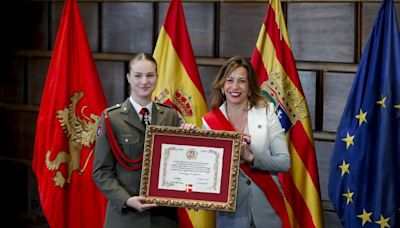 En imágenes | La princesa Leonor recibe el título de Hija Adoptiva de Zaragoza, la Medalla de las Cortes y la Medalla de Oro de Aragón