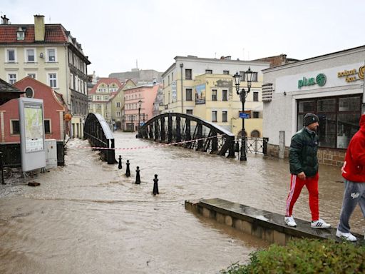 Un muerto y casi 2.000 evacuados en el suroeste de Polonia por inundaciones