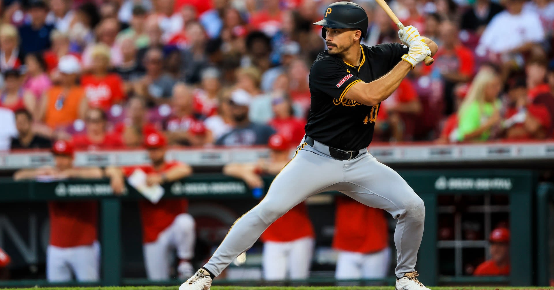 Bryan Reynolds extends streaks as Pirates down Reds